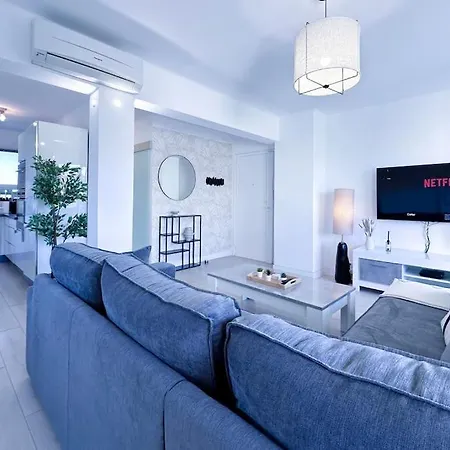 Laverne - Stunning Sea View T3 With South-facing Terrace Apartment