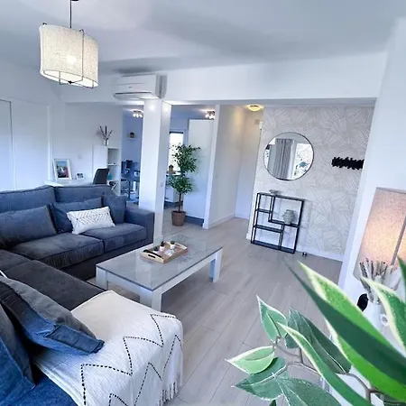 Laverne - Stunning Sea View T3 With South-facing Terrace Apartment