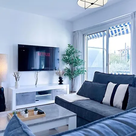 Laverne - Stunning Sea View T3 With South-facing Terrace * Antibes